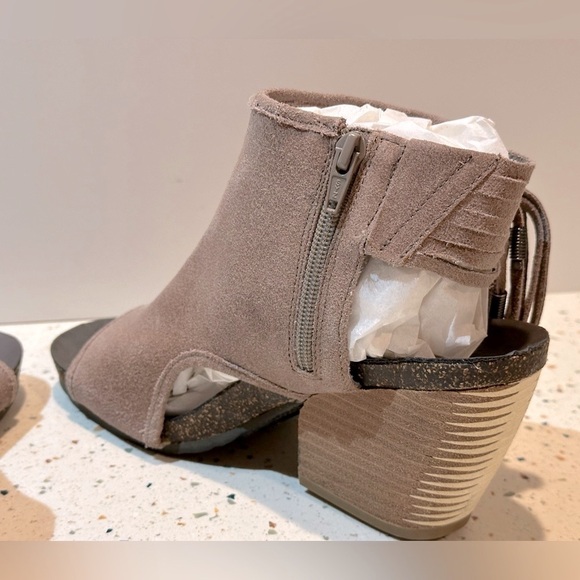 OTBT Free Spirit Suede Leather Chunky Heel Sandals with Fringe - Picture 8 of 11